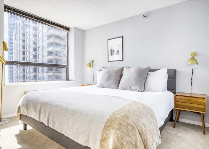 Streeterville W Gym Pool Nr Navy Pier Chi-406 * Chicago