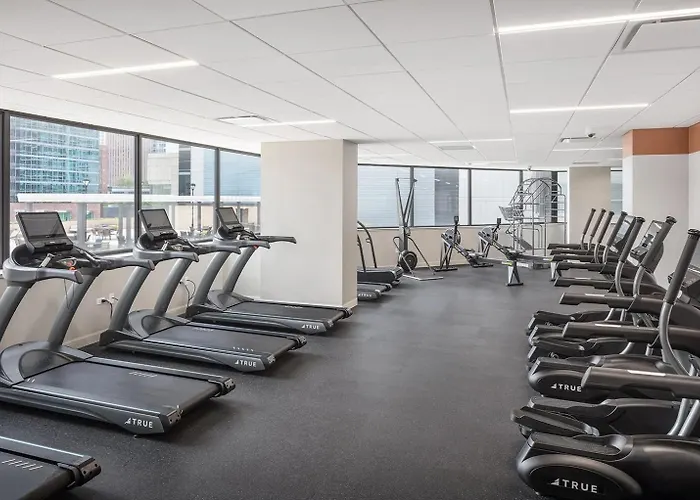 Streeterville W Gym Pool Nr Navy Pier Chi-406 *